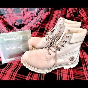 Women’s 7.5 Grey Timberlands W/ Cleaning Kit. LIMITED EDITION